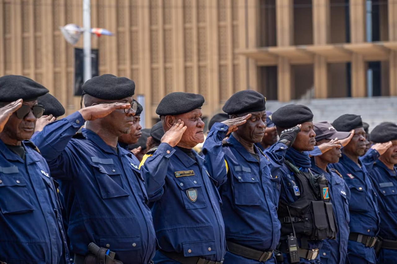 Découverte de 64 000 policiers fictifs en RDC : une réforme sécuritaire urgente