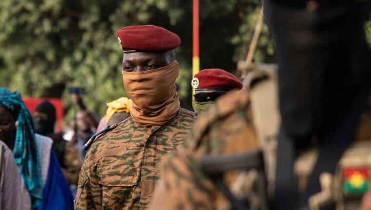 Retrait des diplomates français du Burkina Faso : une rupture diplomatique sans précédent