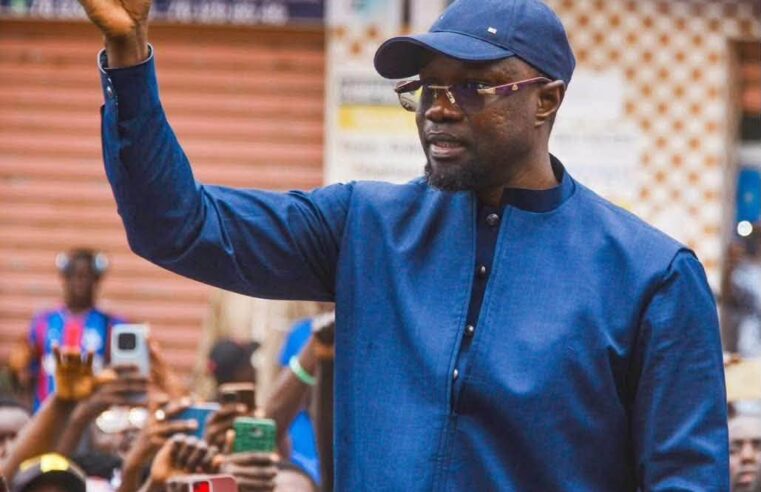 Ousmane Sonko en tournée triomphale : une popularité qui défie les tensions politiques au Sénégal
