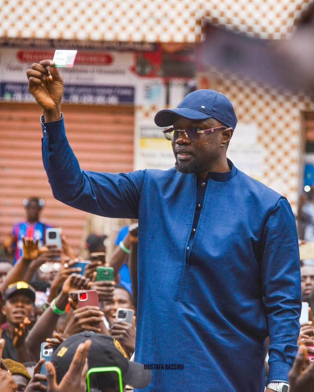Ousmane Sonko en tournée triomphale : une popularité qui défie les tensions politiques au Sénégal