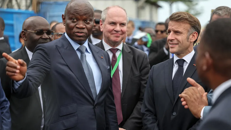Le président gabonais Brice Oligui Nguema lors d’un entretien avec des responsables français