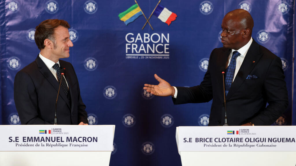 Rencontre entre les présidents français et gabonais, Emmanuel Macron et Brice Oligui Nguema, lors d'une conférence de presse à Libreville en novembre 2025.
