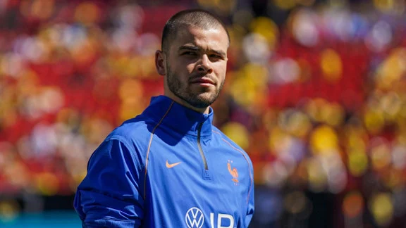 Lucas Chevalier en action avec le maillot du PSG