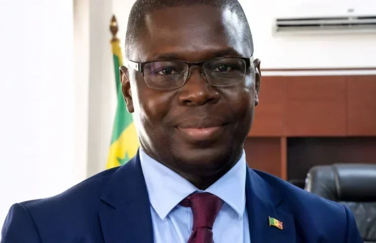 Transhumance politique au Sénégal : l&rsquo;art des alliances mouvantes