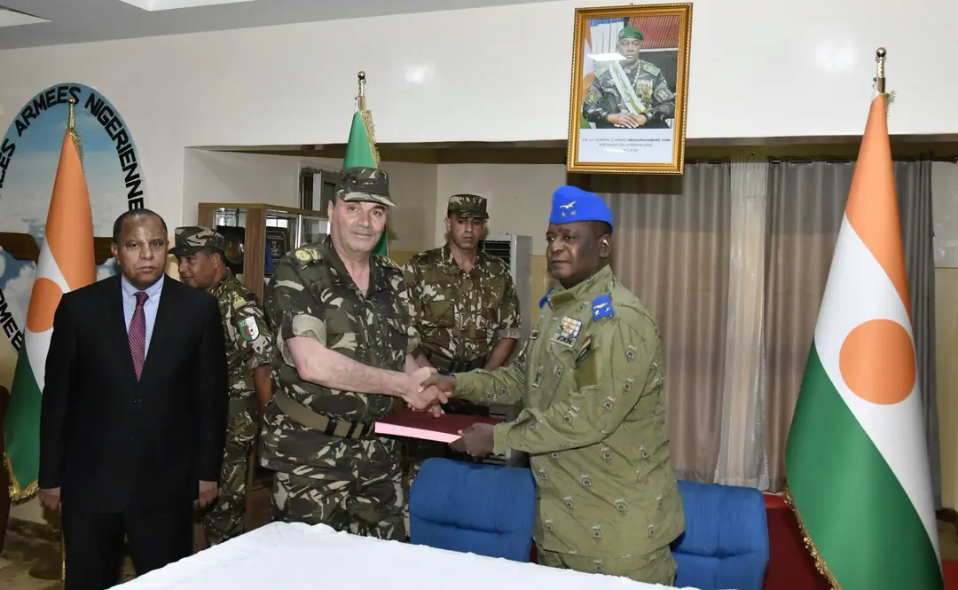 Livraison d&rsquo;hélicoptères militaires à Niamey par l&rsquo;Algérie