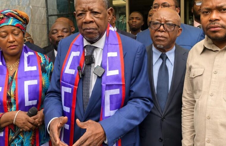 Lambert Mende : Félix Tshisekedi doit rester au pouvoir face à l&rsquo;agression du Rwanda
