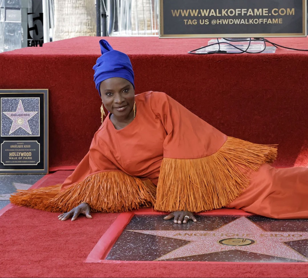 Angélique kidjo, première femme afropop d&rsquo;Afrique subsaharienne à briller sur le walk of fame