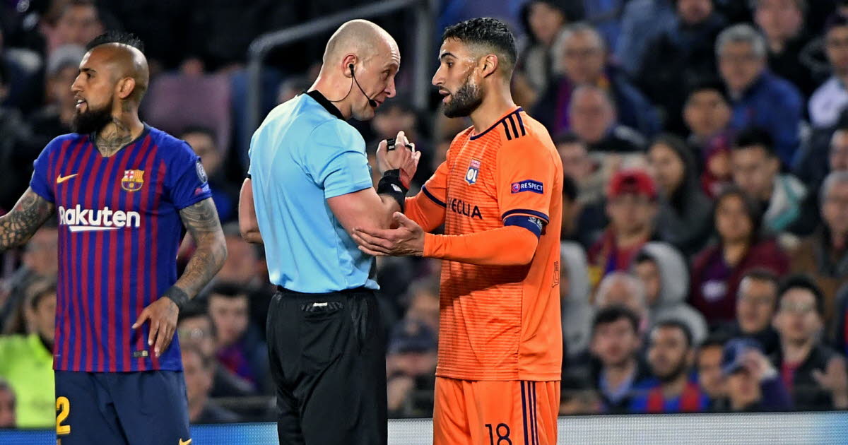 Arbitre de la ligue des champions : szymon marciniak dirige ol contre sparta prague