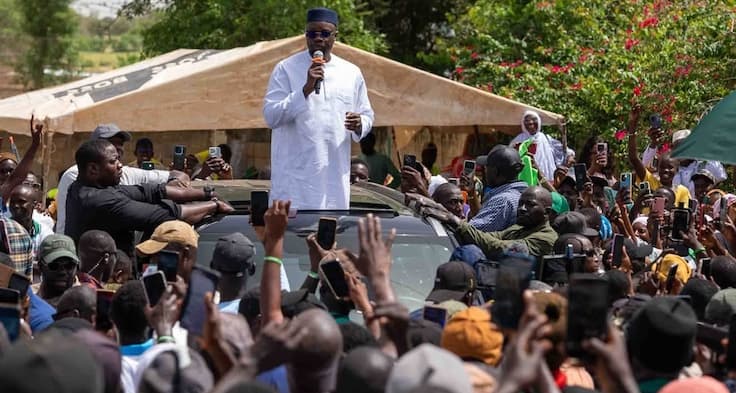 Sonko dénonce la gestion des décrets par le président face aux élections locales