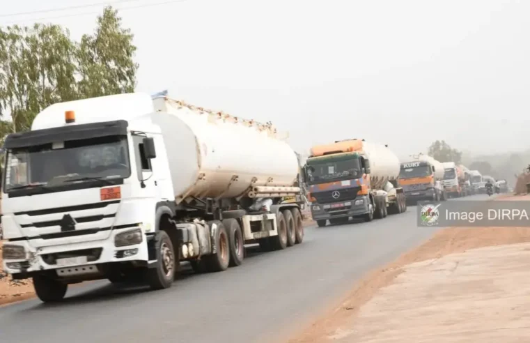 Bamako reçoit 840 camions-citernes de carburant sous haute protection militaire