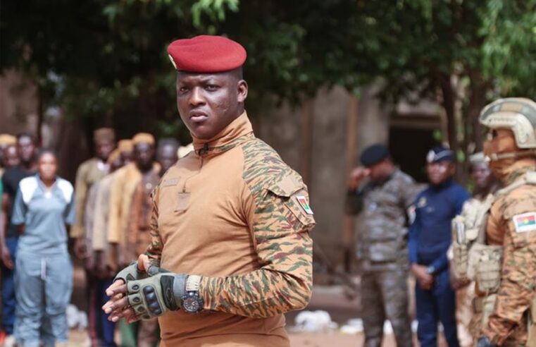 Journalistes burkinabè forcés à une formation militaire : entre patriotisme et liberté de la presse