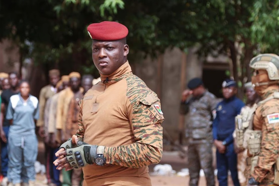 Journalistes burkinabè forcés à une formation militaire : entre patriotisme et liberté de la presse