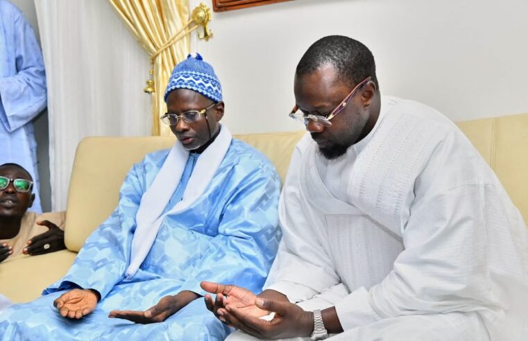 Ousmane Sonko rend hommage aux guides spirituels pour l&rsquo;unité du Sénégal