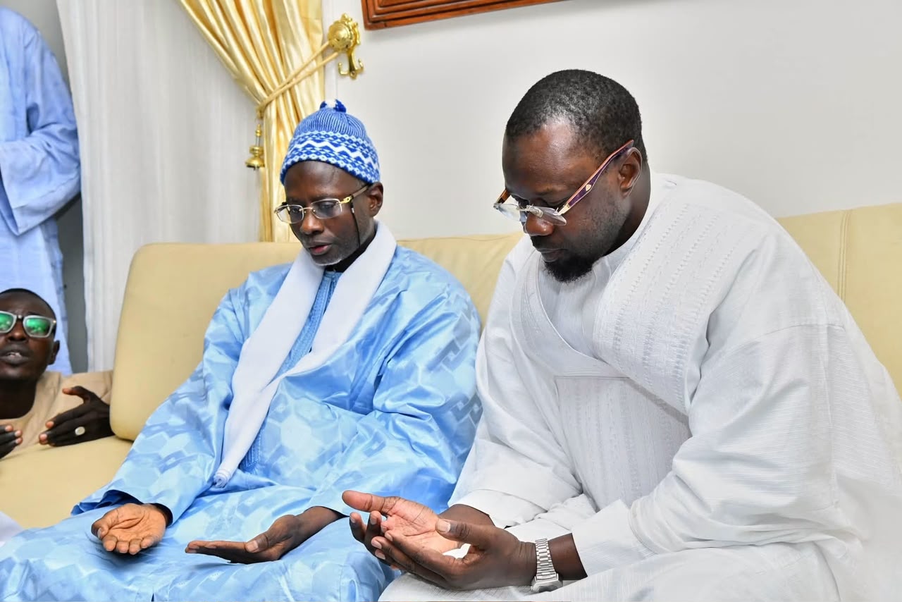 Ousmane Sonko rend hommage aux guides spirituels pour l&rsquo;unité du Sénégal