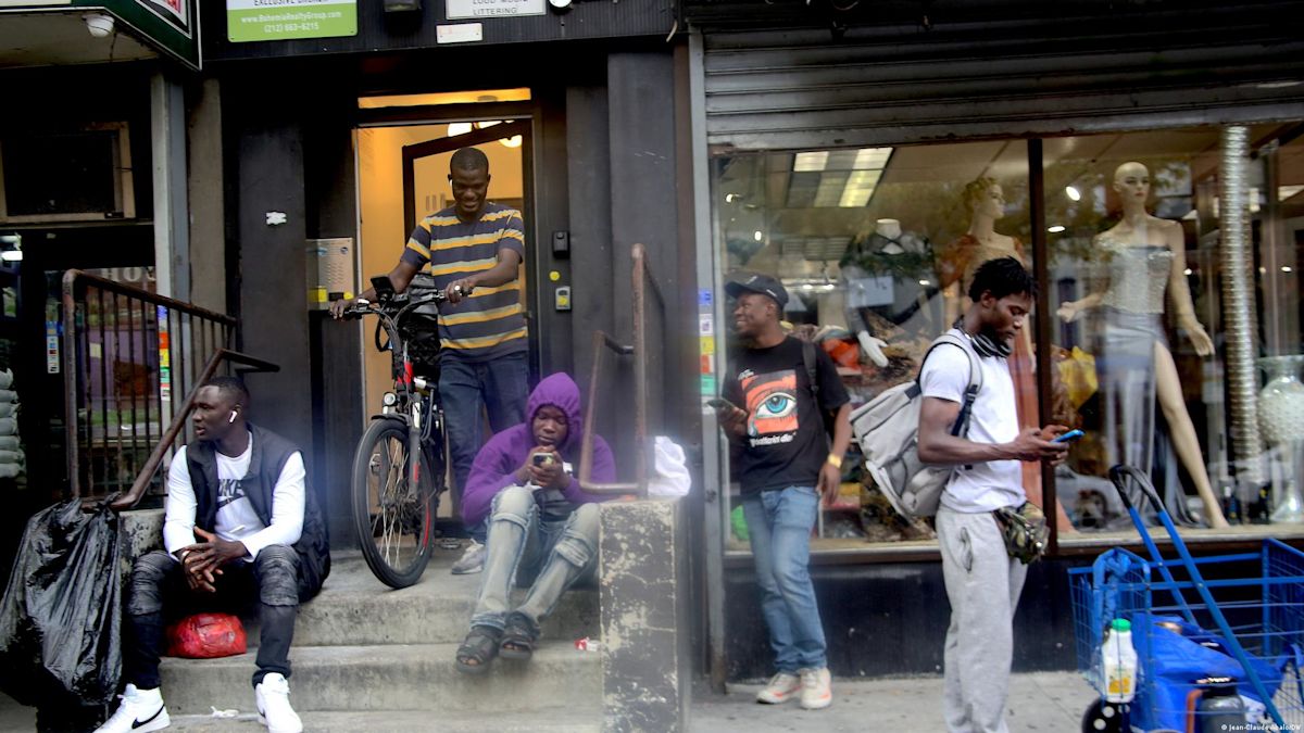 Des migrants africains expulsés vers le Cameroun portent plainte à Yaoundé