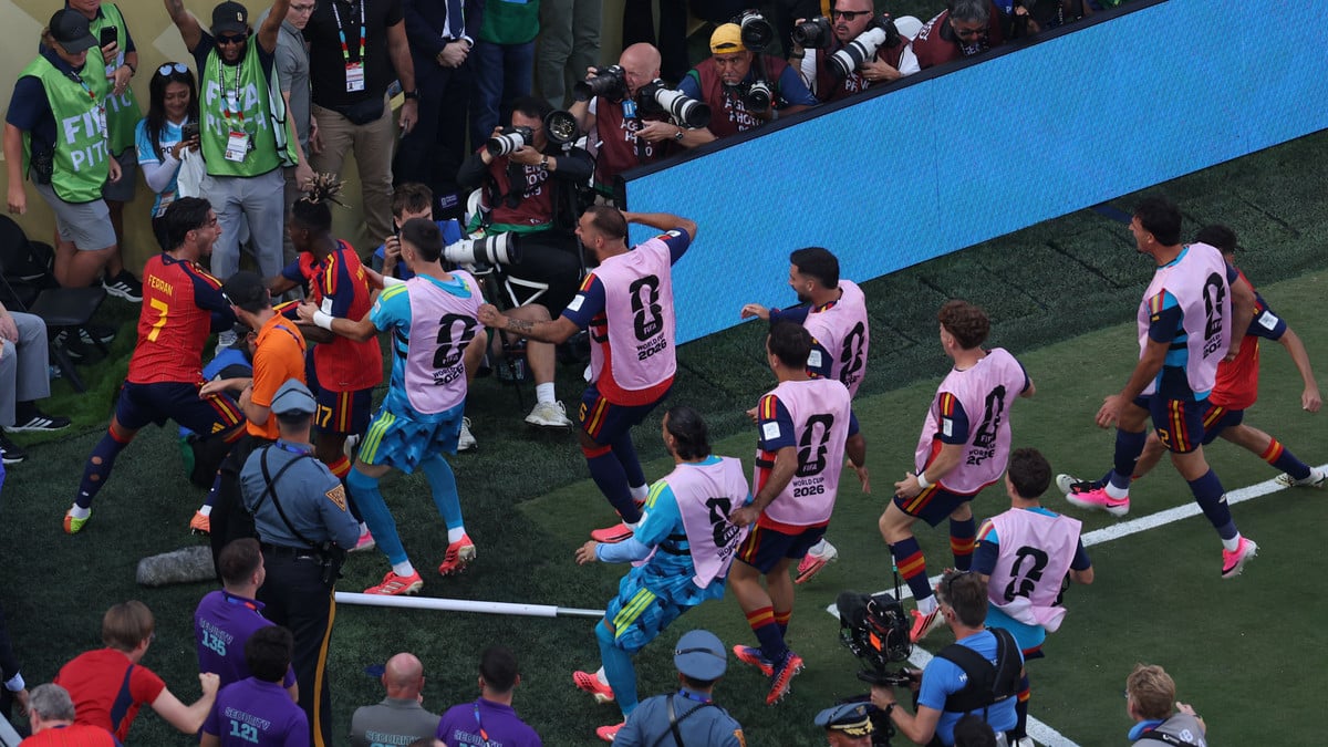 Ferran Torres hésite entre PSG et Barcelone après son titre mondial